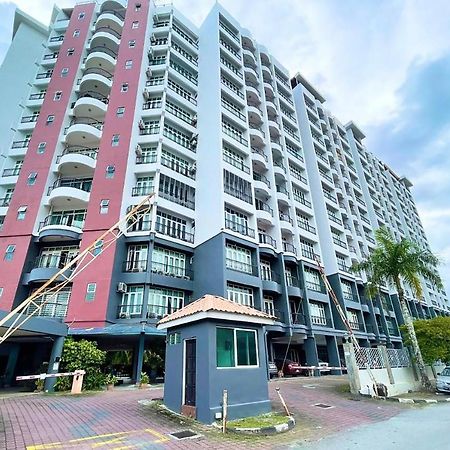 Lui Lui Comfy Condo In Great Location Kuah Exteriér fotografie